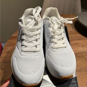 Women’s memory foam sketchers